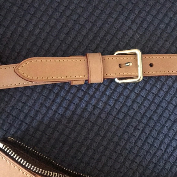 Louis Vuitton - Picture 5 of 8